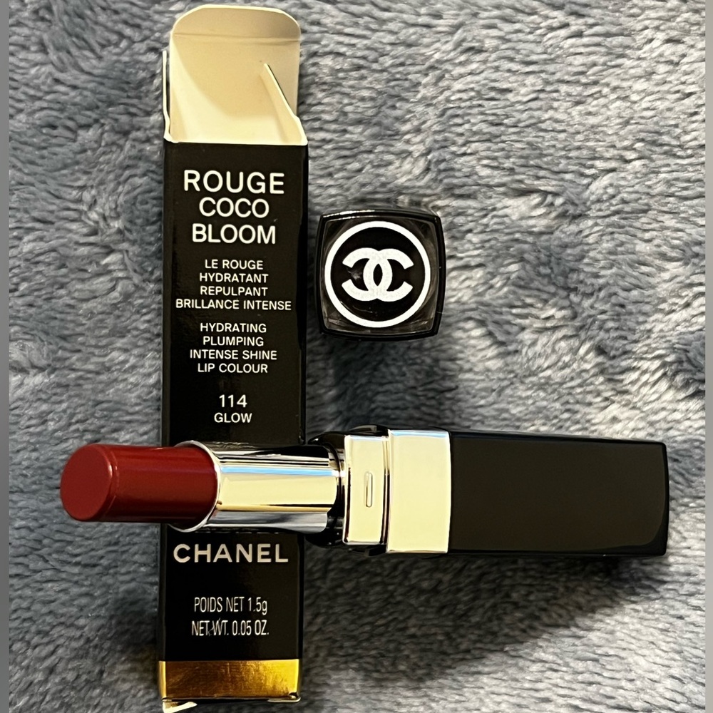 CHANEL Rouge Coco Bloom Hydrating Lipstick - Glow 114. 1.5g